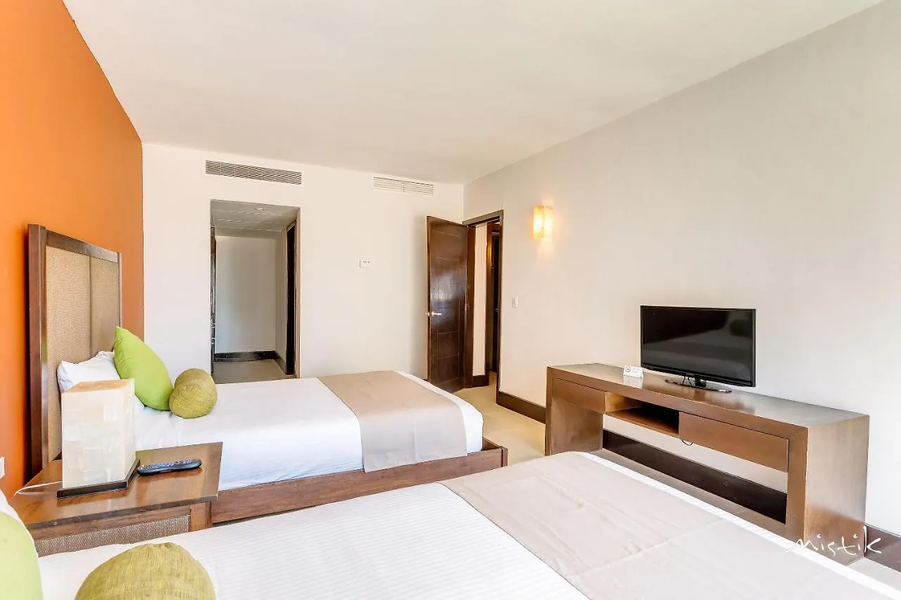 Aldea Thai L Resort-Style Pool & Gym Playa del Carmen